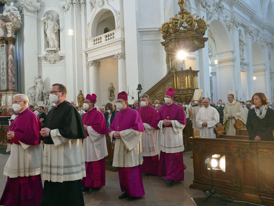 Diakonenweihe im Fuldaer Dom (Foto: Karl-Franz Thiede)